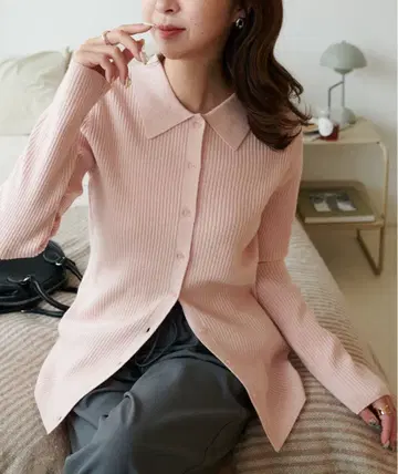 DISCOAT 쫄깃한 리브 카라 달린 앞 버튼 풀오버