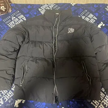 블랙 지퍼 다운 자켓