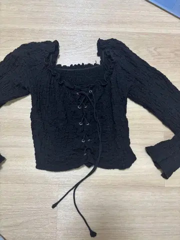 레이스업 블랙 긴팔 상의