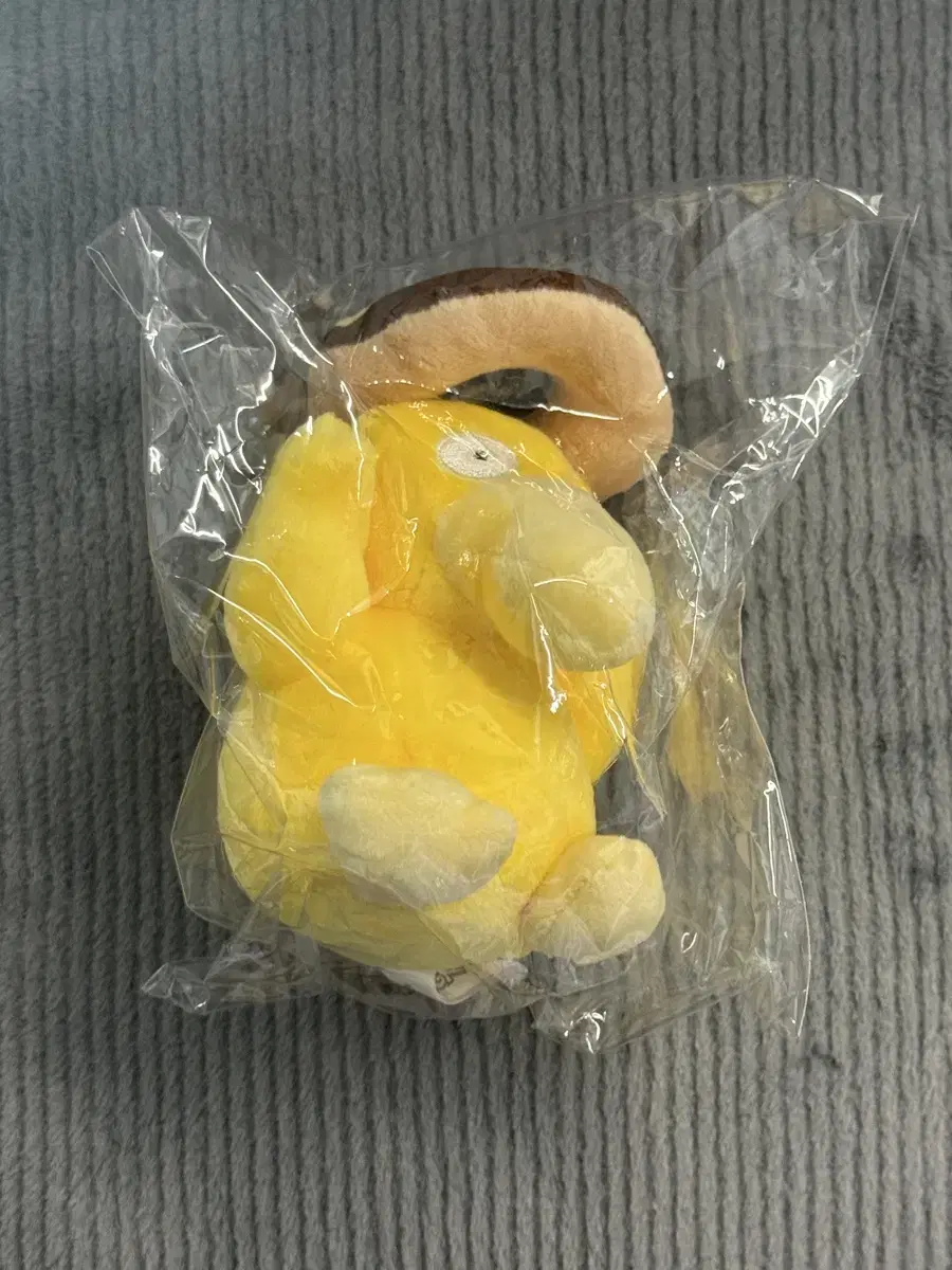 Krispy Kreme Psyduck Pokemon Keyring Donut Doll