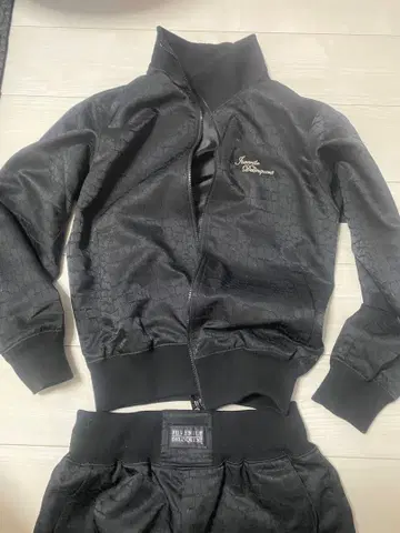 Juvenile Delinquent 악어 무늬 저지 세트 레어