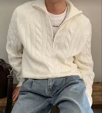 베이지 케이블 니트 하프 지퍼 스웨터