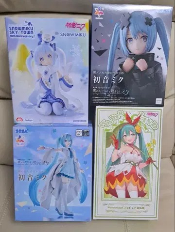 미개봉 피규어 하츠네 미쿠 4체 세트