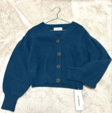 새상품 LILY BROWN 릴리 브라운 금장 버튼 라쿤 니트 가디건