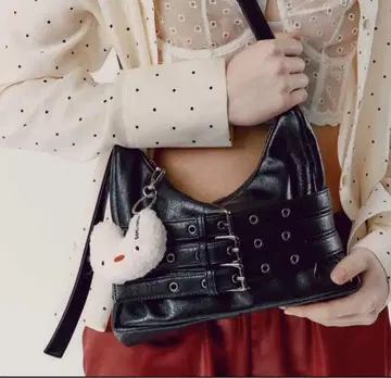 samo ondoh 블랙 숄더백 버클 디자인