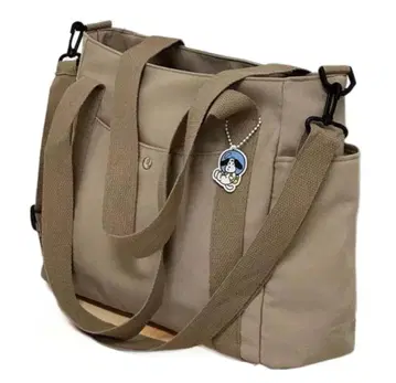 베이지 토트백 캐릭터 참 포함