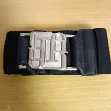 GYDA 코트의 벨트만