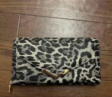 레오파드 무늬 장지갑 스트랩 포함