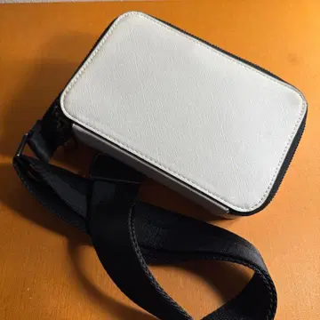 ZARA 화이트 숄더백