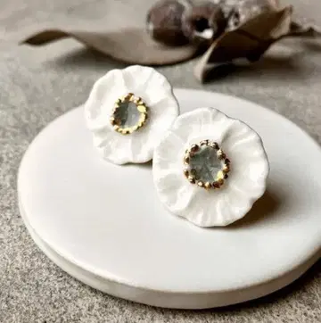 미사용 새상품 [칠요사] 가즈코님 착용 액세서리*유카*귀찌*화이트 컬러