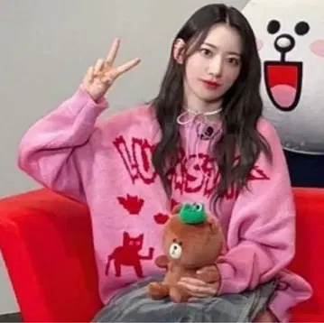 미야와키 사쿠라 착용 LUVISTRUE 니트 스웨터 핑크 빨간색