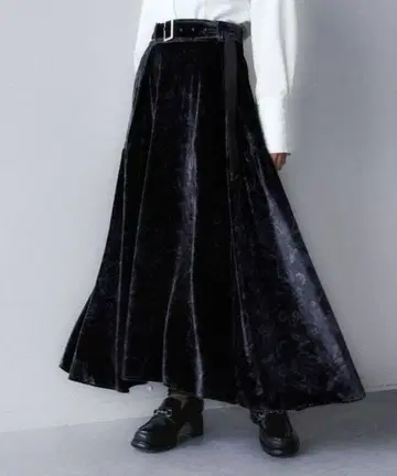 거의 새상품 페이즐리 벨로아 플레어 스커트 hare