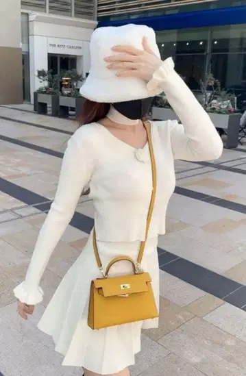 rady 코사지 니트 셋업 초커 포함 화이트