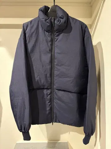 ES.1 라이트 다운 네이비 M 사이즈