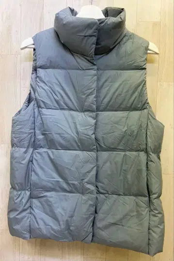 유니클로 파우더 소프트 다운 베스트 (NANODESIGN) M