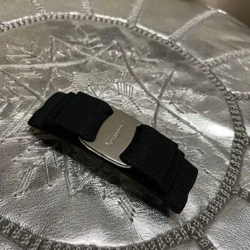 페라가모 블랙 머리핀