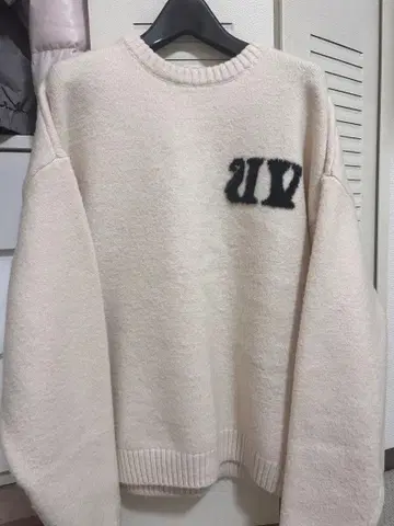 ACLENT 포인트 샤기 로고 루즈 니트