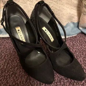 다이애나 DIANA 펌프스 블랙 크로스 스트랩