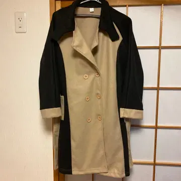 블랙과 베이지 더블 브레스트 롱 코트