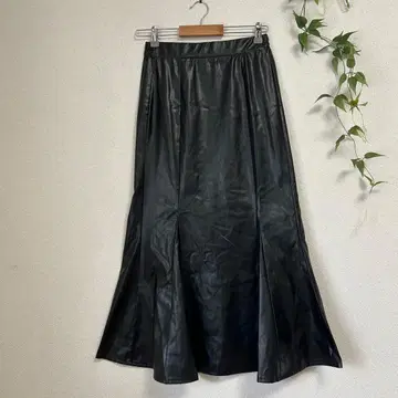 [ CHARM BERRY TK ] 인조 가죽 머메이드 플레어 롱 스커트