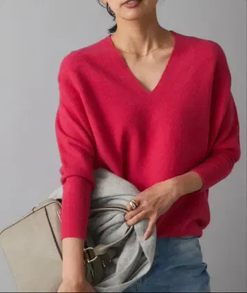 리브 드와 울100 데콜테 V넥 니트