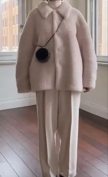 OHGA 무스탕 코트 2025AW 신상