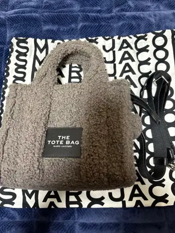 마크제이콥스 테디 토트 미니