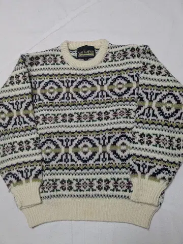 EAST HAMPTON 이스트햄프턴 총무늬 니트