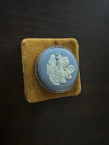 웨지우드 순은 브로치