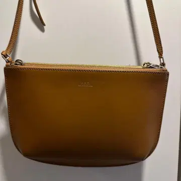 A.P.C. 브라운 가죽 숄더백