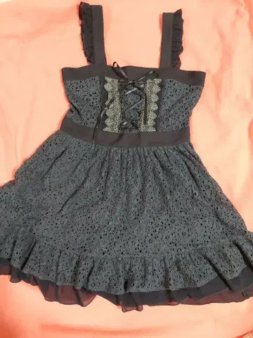 액시즈 네이비 슬리브리스 무릎 기장 원피스