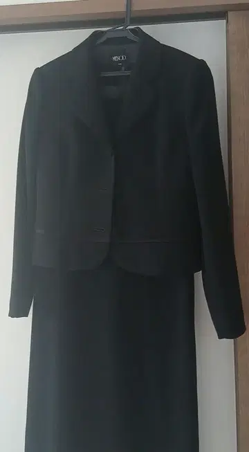 MENOD 블랙 원피스 수트 9호