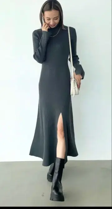 EMODA/하이넥 슬릿 니트 롱 원피스