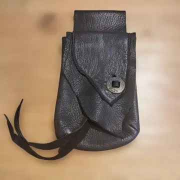 Obelisk 가죽 바디백