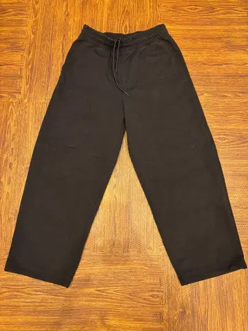 유니클로 맨투맨 와이드 팬츠 블랙 M 사이즈