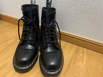 닥터마틴 8홀 화이트 스티치 UK6