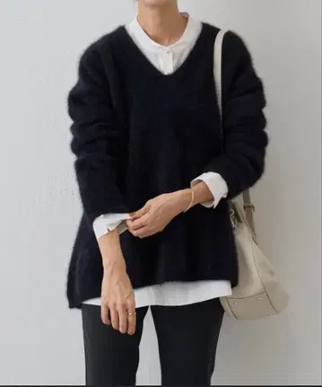 미사용 니트 플레어 풀오버 블랙 V넥 정가 33,000