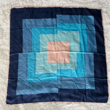 스카프 실크 100% 스퀘어 블루 계열 기하학 패턴 78cm 모던