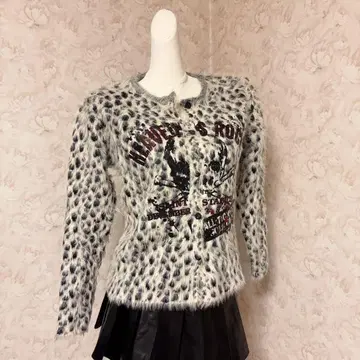 헤이세이 갸루 00s 스컬 프린트 퍼풍 긴팔 상의 Y2K