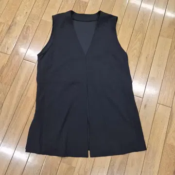 LOBJIE 심플 블랙 슬리브리스 베스트