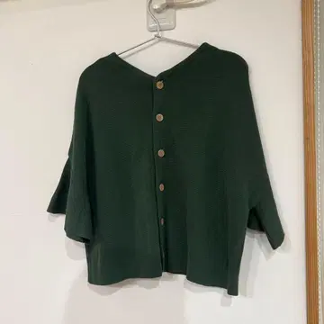 비어즐리 BEARDSLEY 다크 그린 가디건 버튼 포함