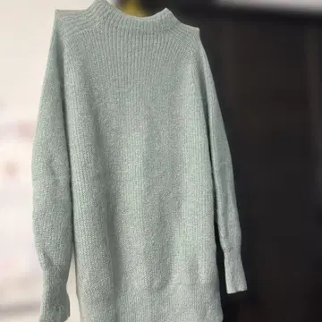 누키테파 스웨터 옅은 그린 파란색입니다.