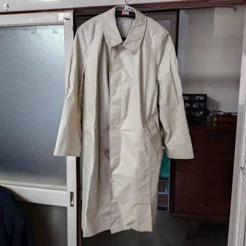 베이지 트렌치코트 M 사이즈 아쿠아 스큐텀