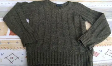 올리브 그린 카키 V넥 니트 스웨터 일본제