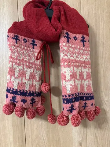 네넷의 폼폼 포함 머플러