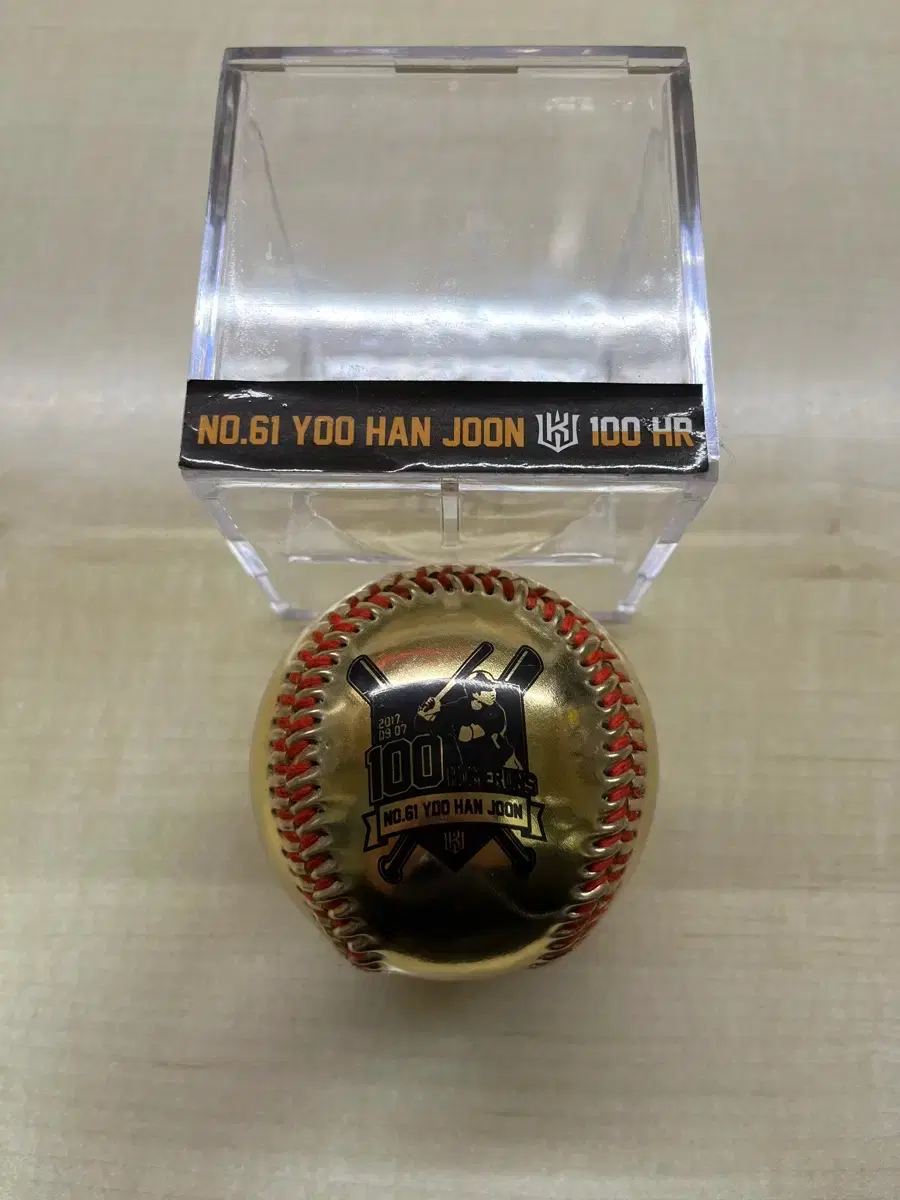 Yoo Han-joon 100 Home Run Commemorative Ball Signed Ball