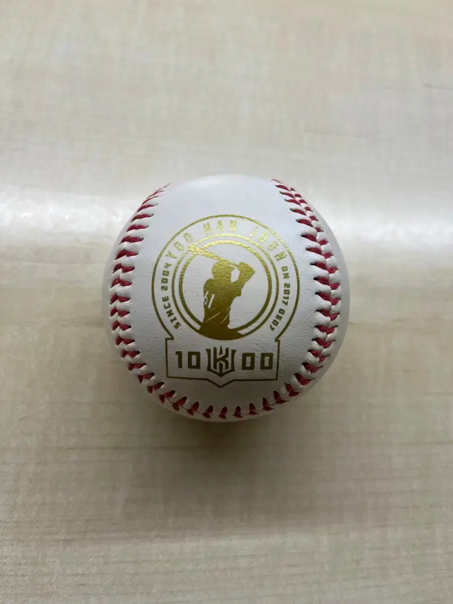 Yoo Han-joon 1000-hit commemorative signed ball