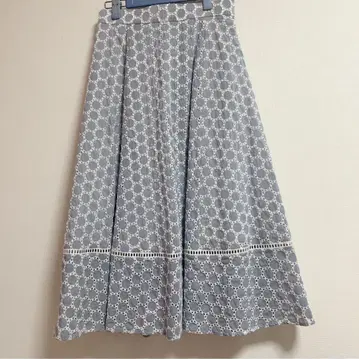 저스길리티 자수 플레어 스커트