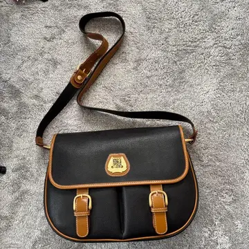 블랙 숄더백 합성 피혁