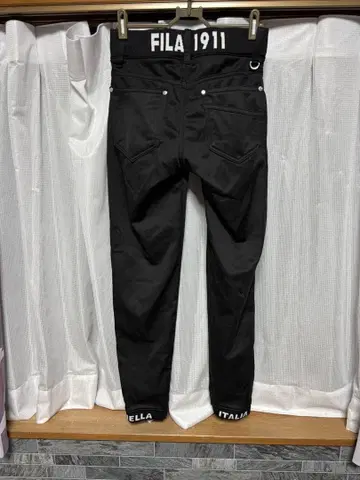 FILA 1911 블랙 슬림핏 팬츠